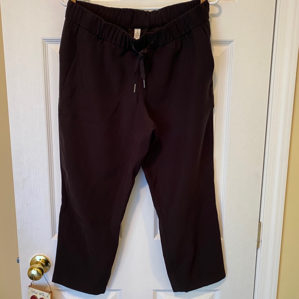 Lululemon On the Fly Crop, Woven, Black